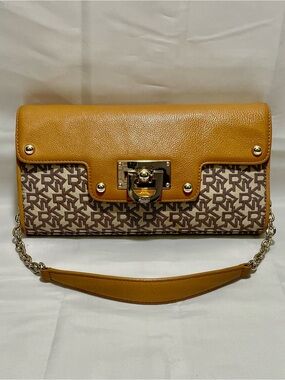 DKNY Town & Country (T&C) Convertible Shoulder Bag / Clutch. EUC 🌟Vintage🌟